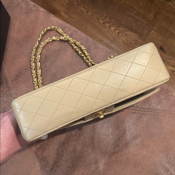 CHANEL vintage Chanel 2.55 10" flap bag made of cream lambskin leather - Picture 9 of 10